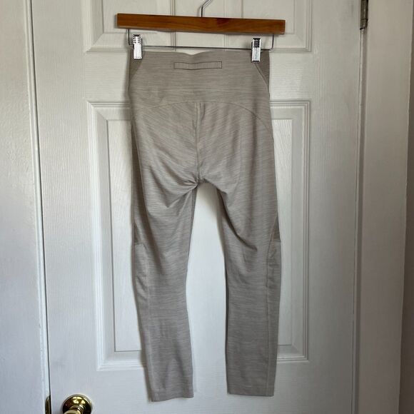 Outdoor Voices TechSweat 3/4 Two-Tone Leggings - Picture 10 of 11